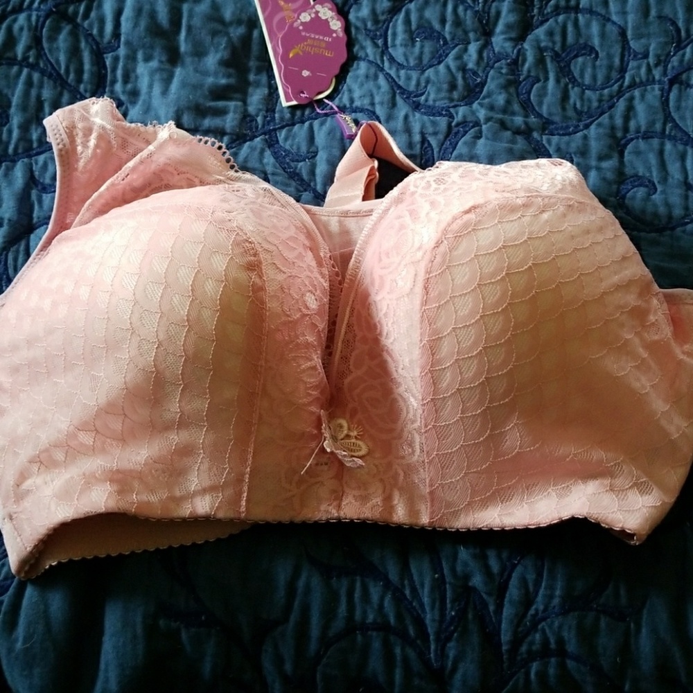 Pink bra, NWT beautiful and soft